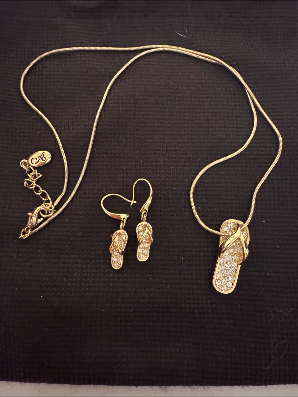 VTG Flip Flop Pendant Necklace & Earring Set